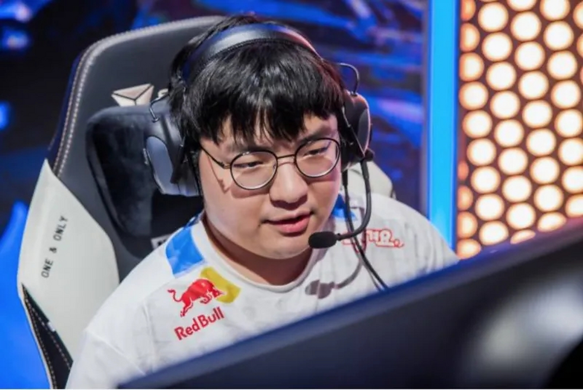 RNG血洗MAD,Viper团战一打五宿命之战小组赛,锁定晋级资格 RNG血洗MAD,Viper团战一打五宿命之战小组赛,锁定晋级资格