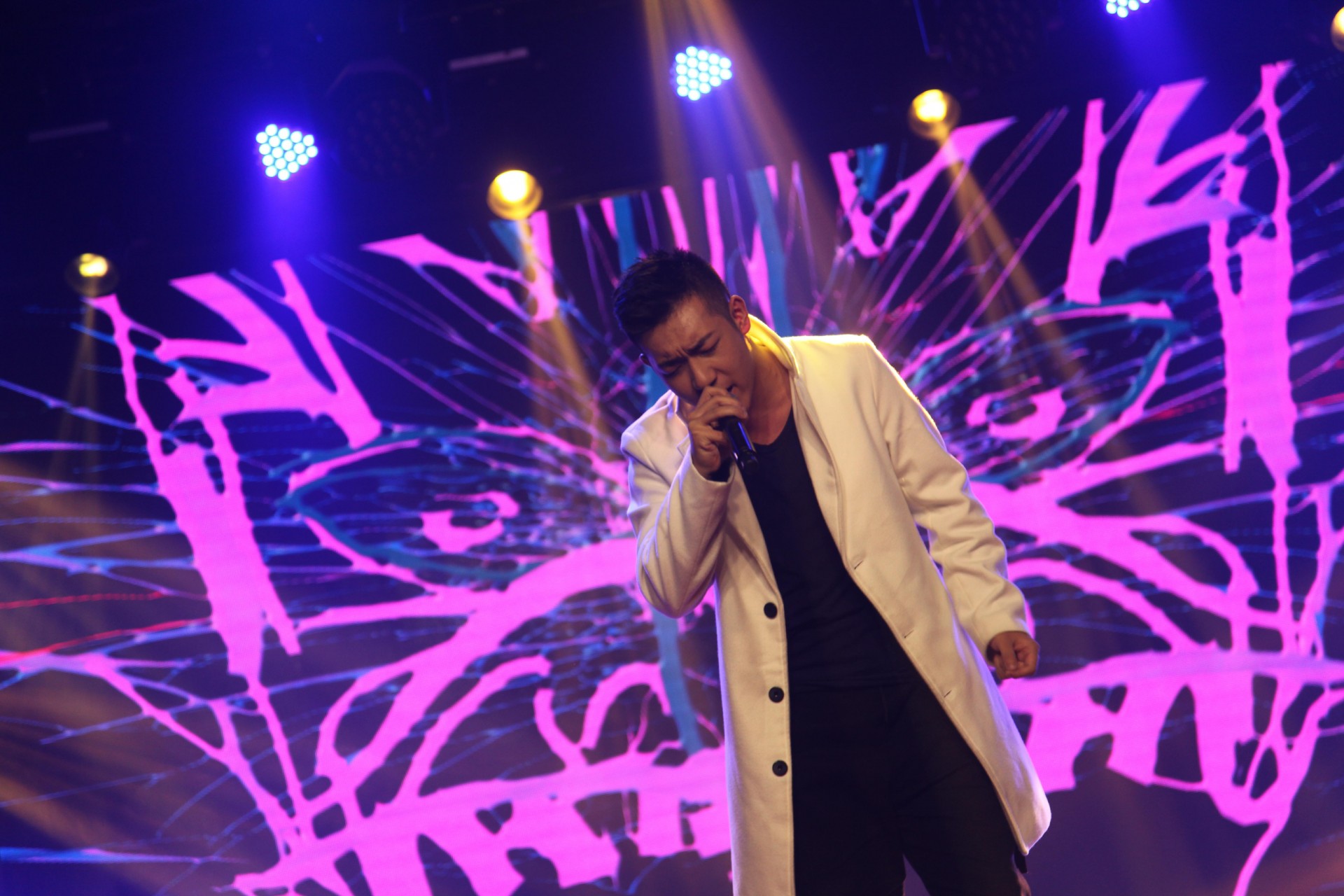 G2力克MAD,Uzi关键团战开团秒人强强对话小组赛,点燃全场激情 G2力克MAD,Uzi关键团战开团秒人强强对话小组赛,点燃全场激情