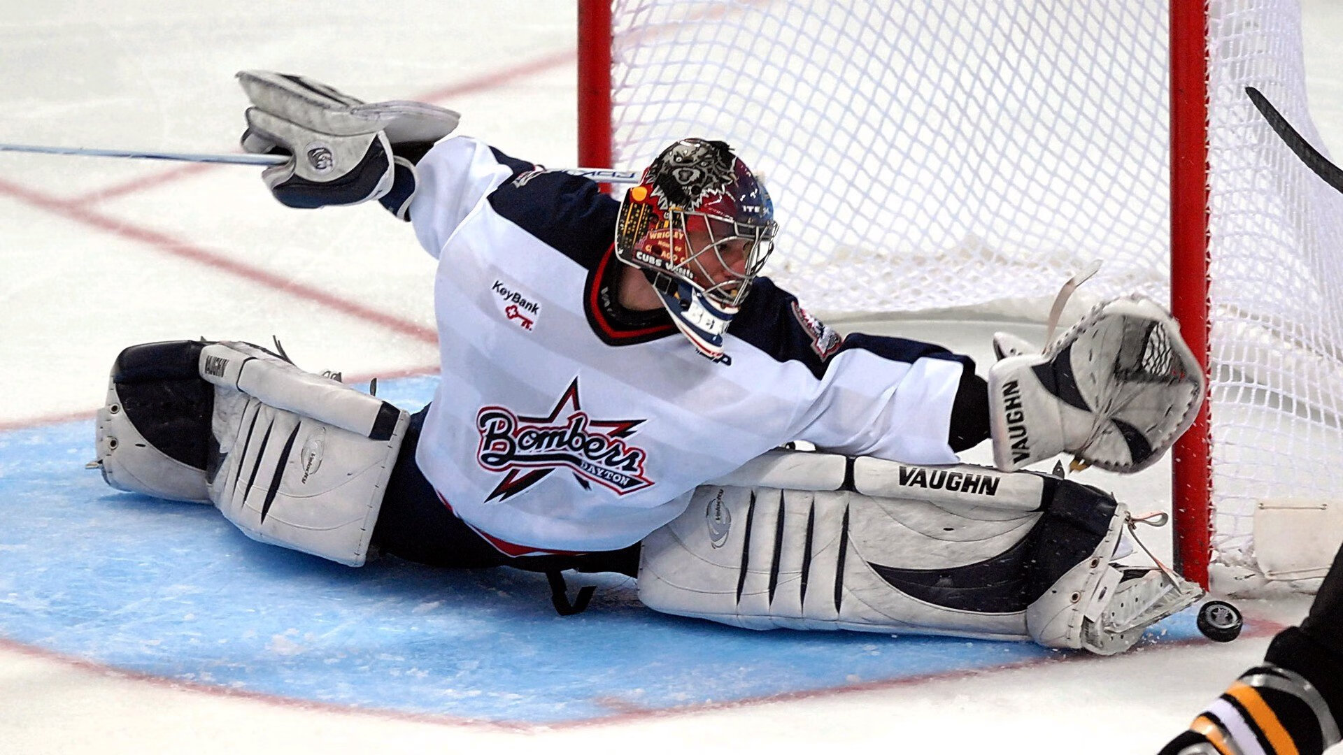 当NBA驶入F1赛道，凯尔特人团队引擎轰鸣，利拉德化身单座赛车接管比赛