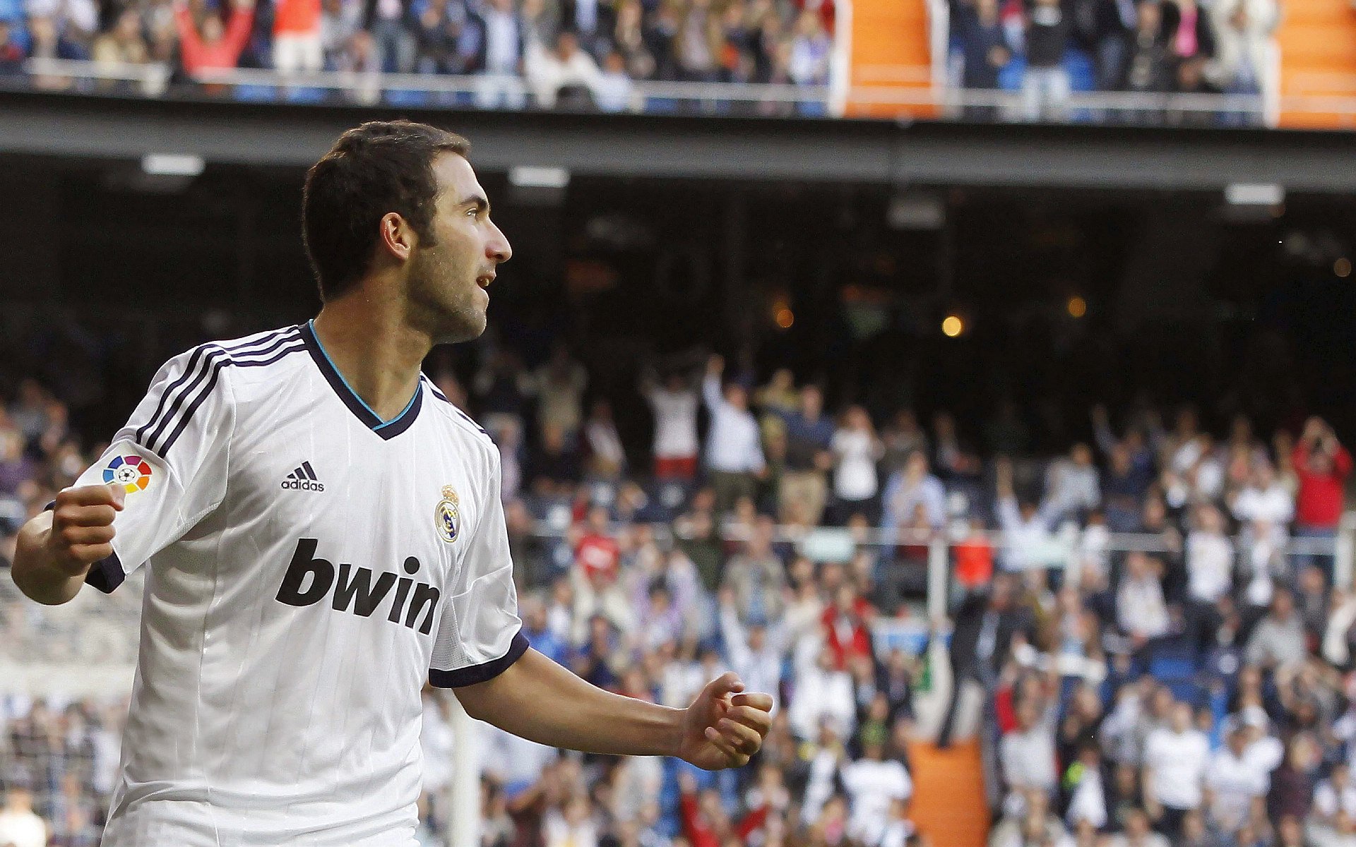 硬仗基因,从卡塔尔的铁血防守,到基耶萨的德甲接管时刻